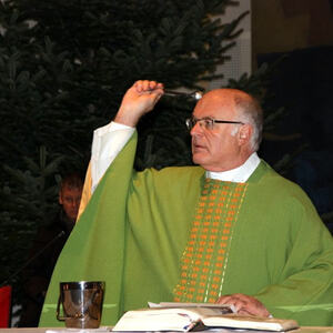 Neues Gotteslob im Gottesdienst und Männerfrühschopppen