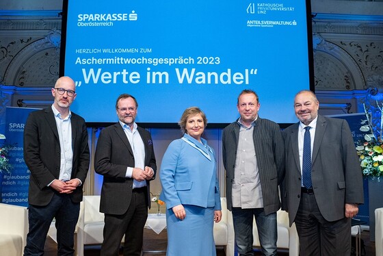 Lukas Kaelin (Katholische Privat-Universität Linz), Josef Schellhorn (Unternehmer und Gastronom), Barbara Guwak (GF GUPA Organisationsberatung GmbH), Gernot Koren (GF pro mente OÖ), Gerald Gutmayer (Vorstandsvorsitzender Anteilsverw. Allg. Sparkasse)