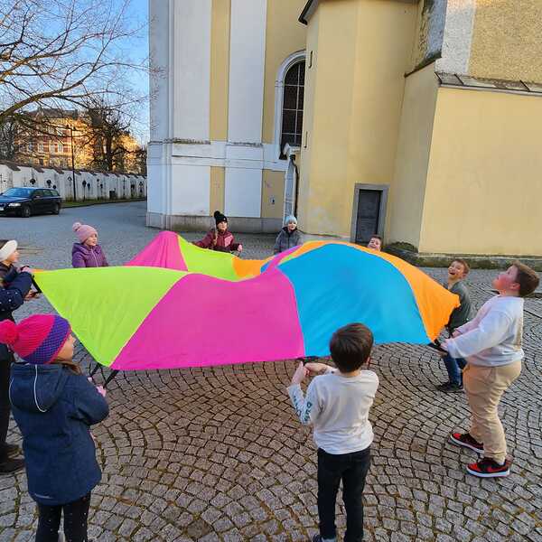 Fallschirmspiele / Sofie Schwarz Fallschirmspiele