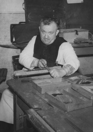 Stift Wilhering_P. Konrad Just in der Werkstatt_Foto: Stift Wilhering