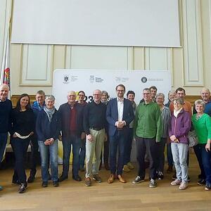 Die Reisegruppe im Rathaus nach dem Gespräch mit Bürgermeister Dominic Fritz