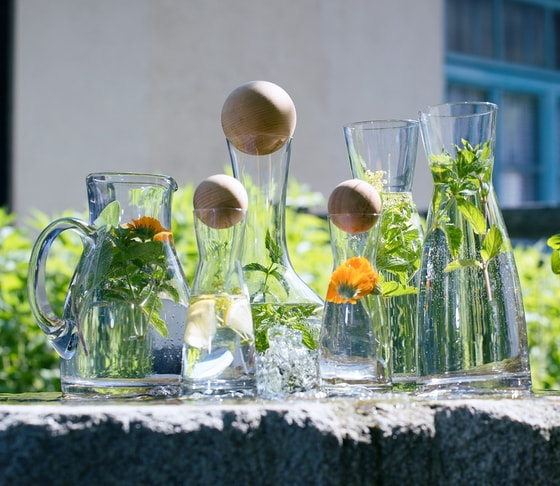 Wasser, auch innerlich angewendet, als Teil der Kneipp-Tradition.
