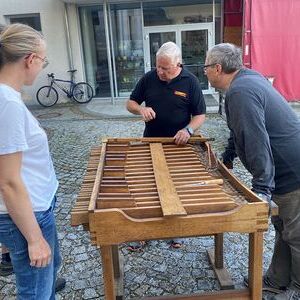 Die Pedale werden zerlegt.