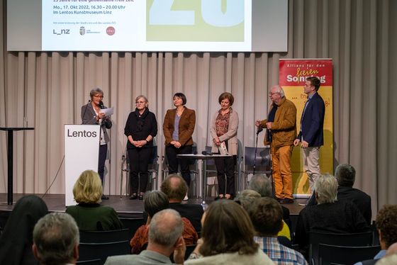 Gesprächsrunde mit Gerda Weichsler-Hauer, Ulrike Kneidinger-Peherstorfer, Herbert Offenberger, Jasmine Chansri und Landesrat Stefan Kaineder