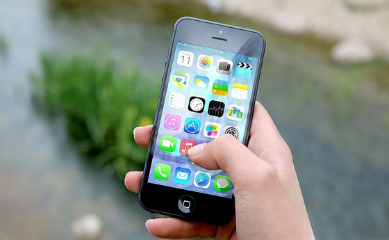 Für viele Menschen ein ständiger Begleiter im Alltag: das Smartphone.