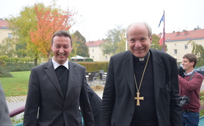 V. l.: Peter Schipka (Generalsekretär) und Kardinal Christoph Schönborn (Vorsitzender der Österreichischen Bischofskonferenz)